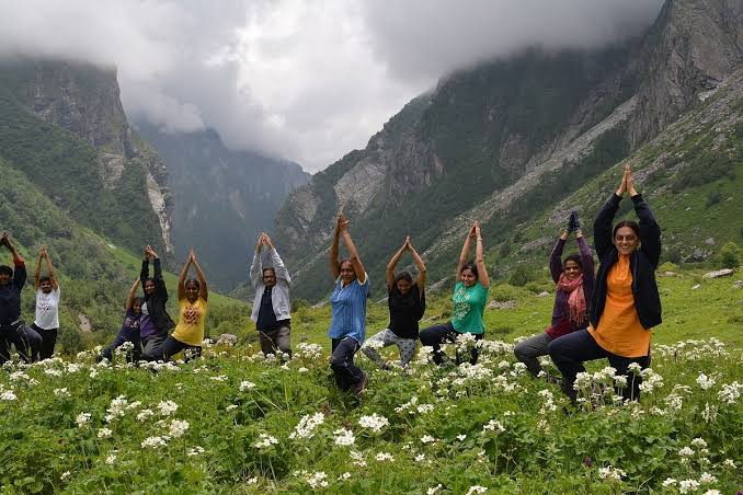 Rejuvenating yoga sessions amidst deep valleys