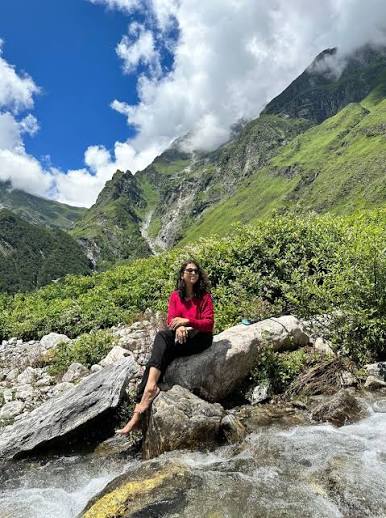 A quiet moment by the glacial stream